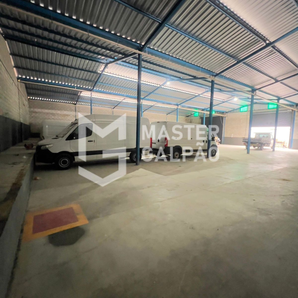 Galpão Comercial – 900m²