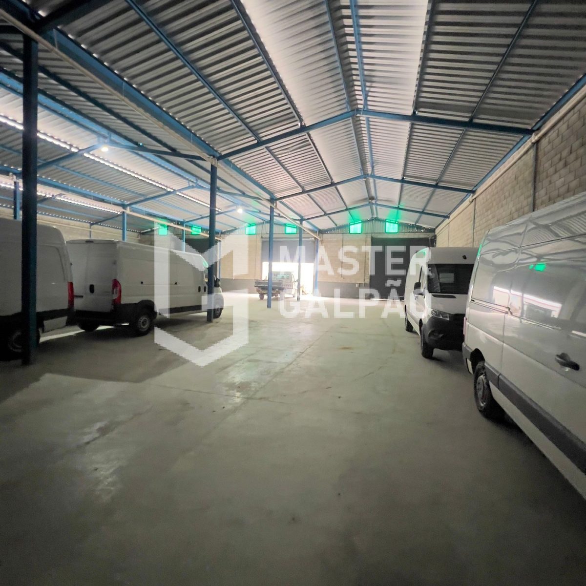 Galpão Comercial – 900m²