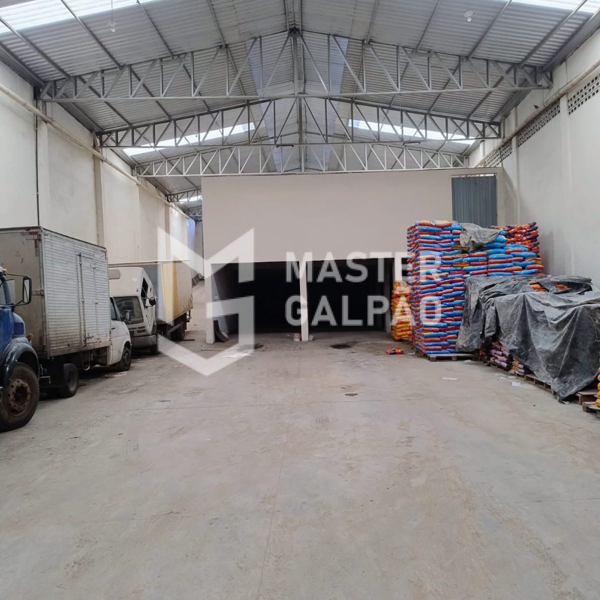 Galpão para Aluguel – 900m²