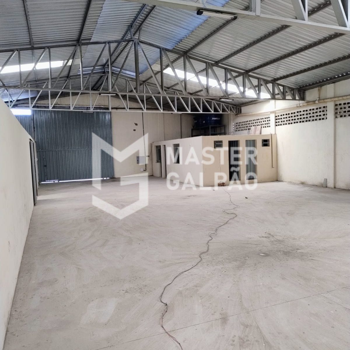 Galpão para Aluguel – 900m²