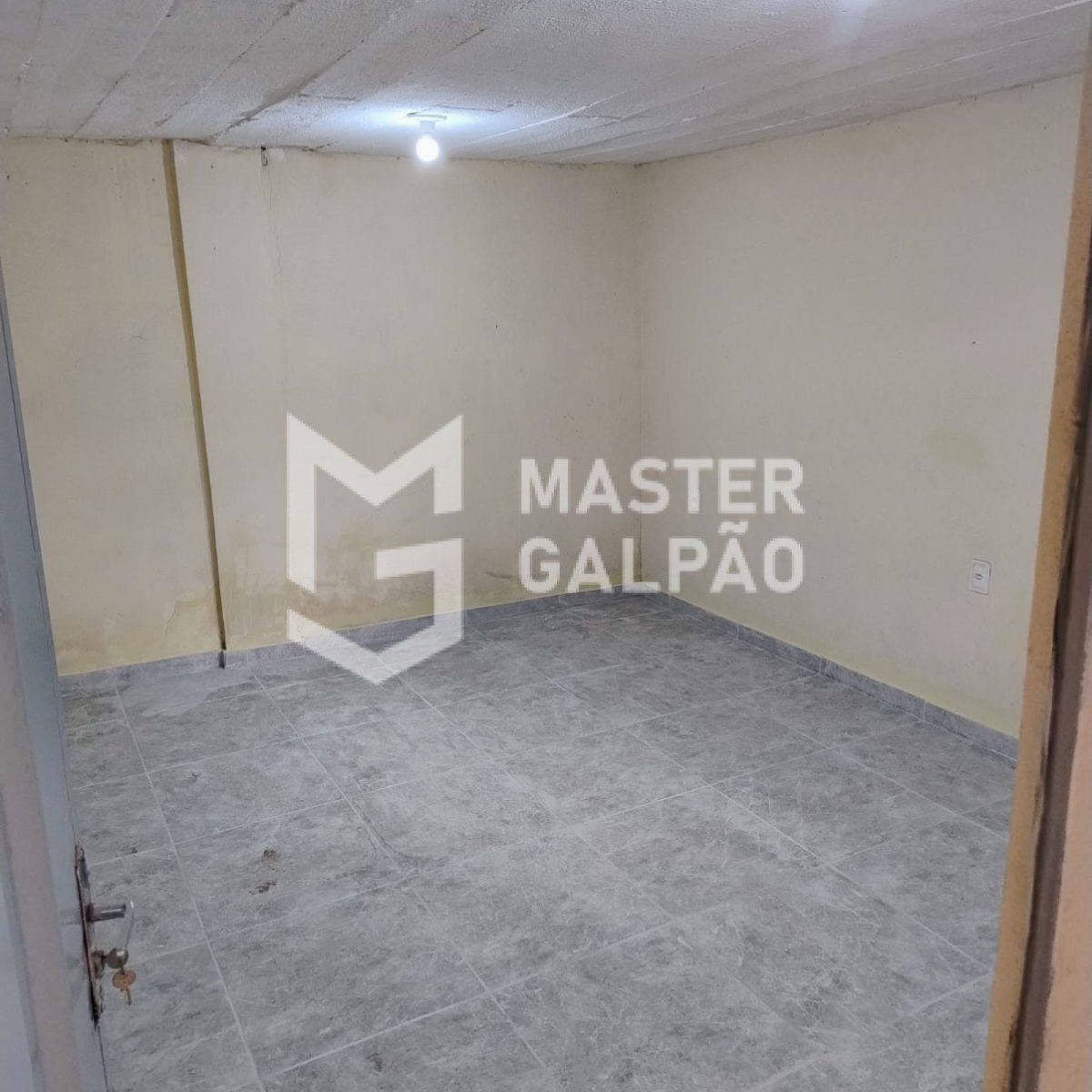 Galpão para Aluguel – 900m²