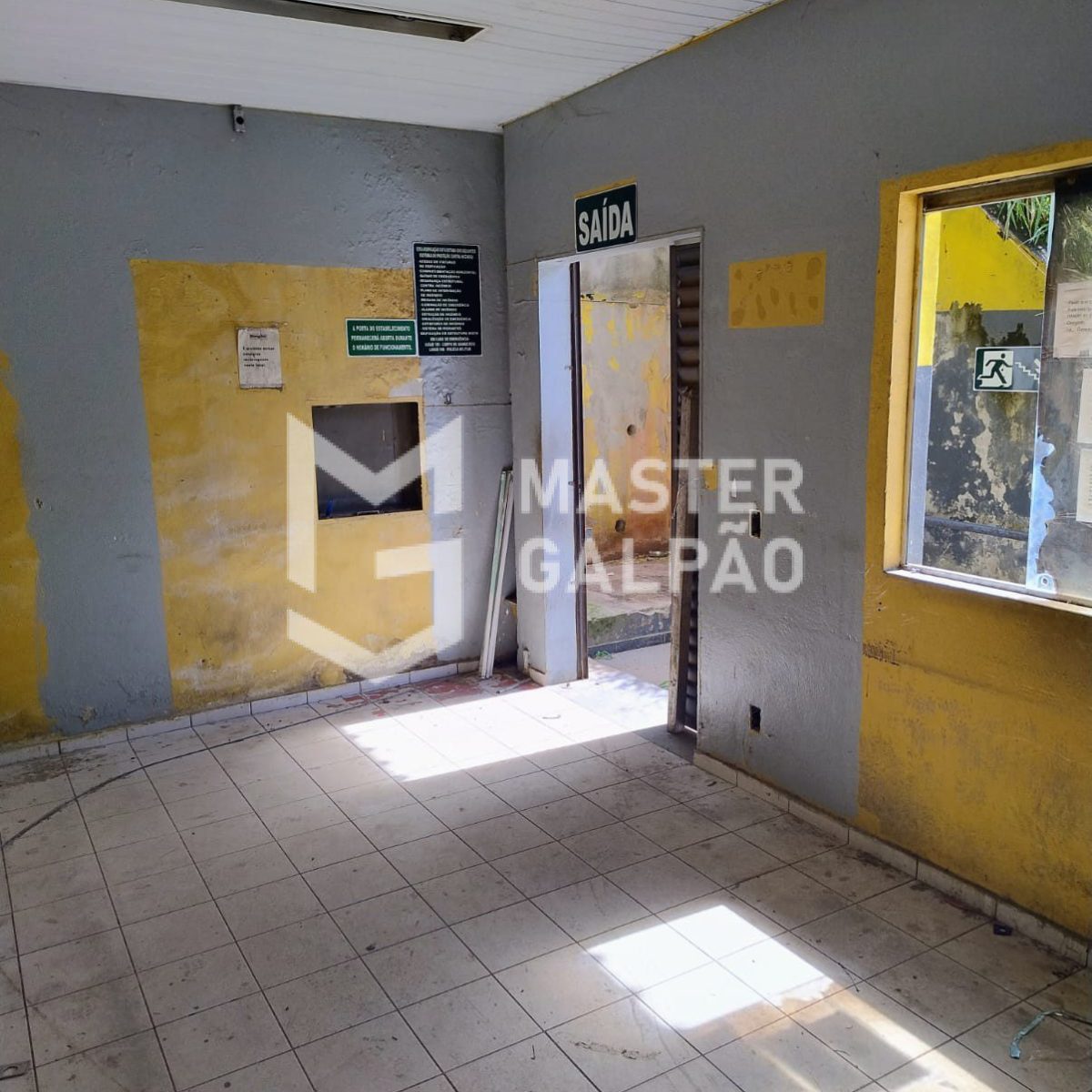 Galpão Logístico – 4.560m² com 15 docas