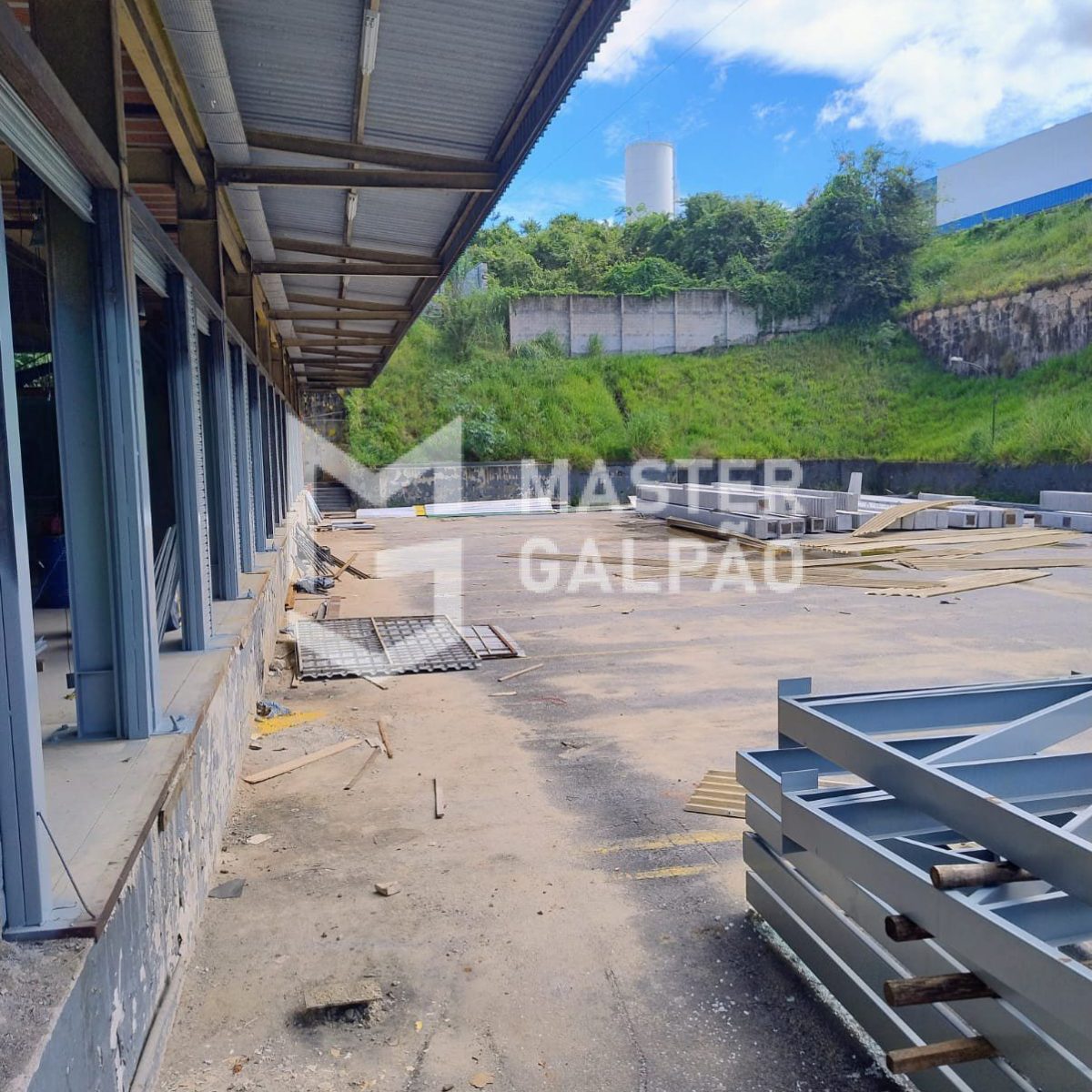 Galpão Logístico – 4.560m² com 15 docas
