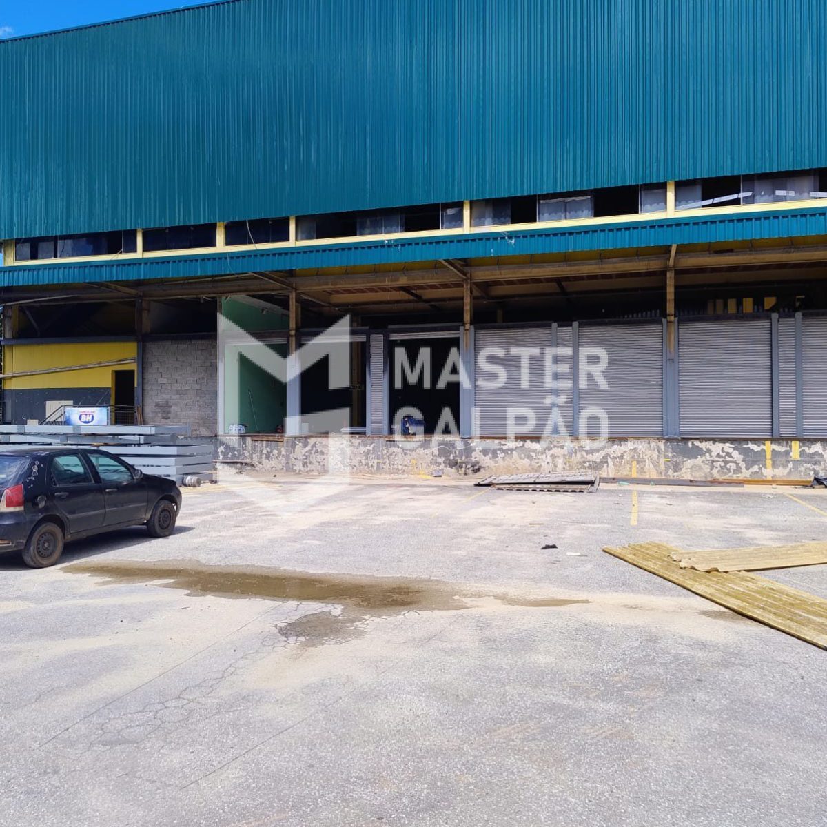 Galpão Logístico – 4.560m² com 15 docas