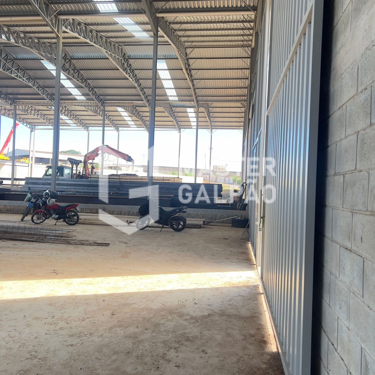 Galpão Industrial com Pé-direito 8m