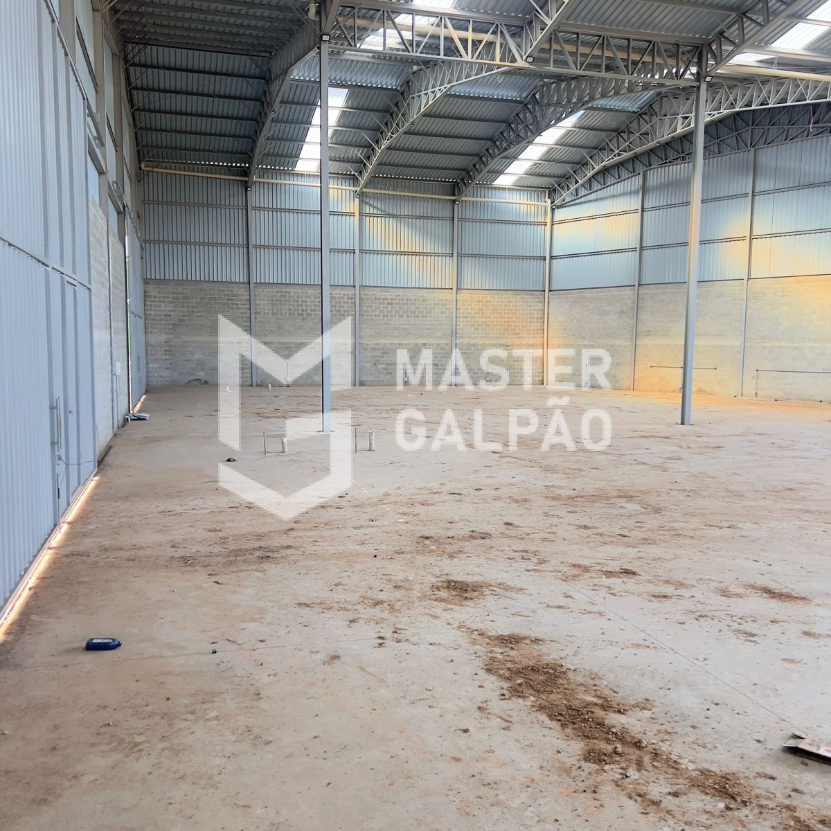 Galpão Industrial com Pé-direito 8m