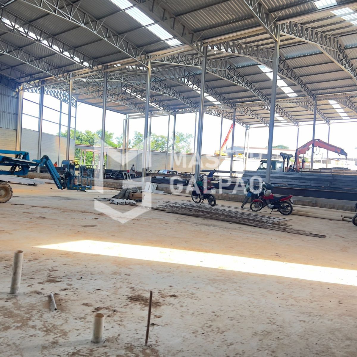 Galpão Industrial com Pé-direito 8m