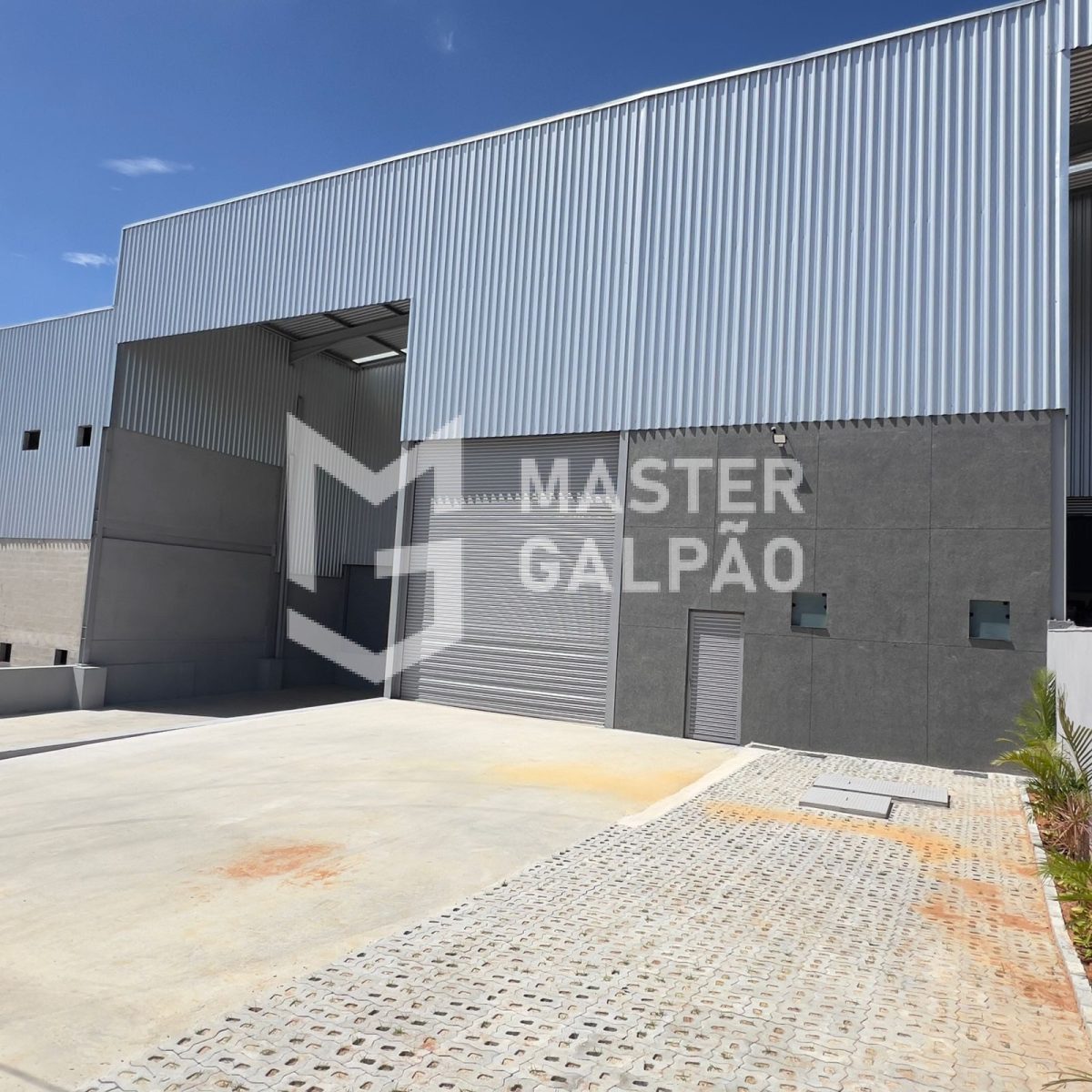 Galpão Logístico – 1.534m² com 2 docas