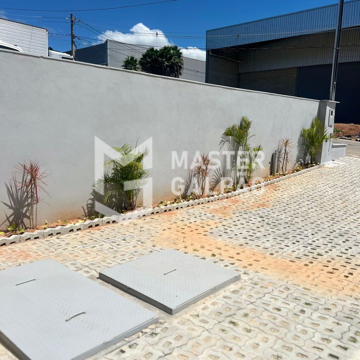 Galpão Logístico – 1.534m² com 2 docas