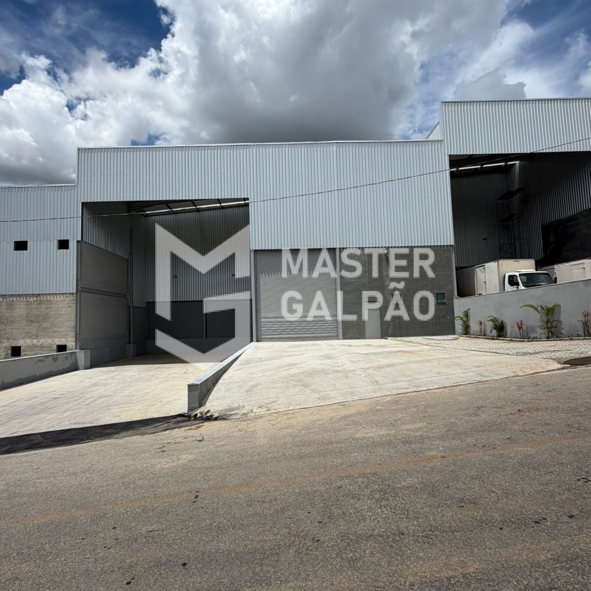 Galpão Logístico – 1.534m² com 2 docas