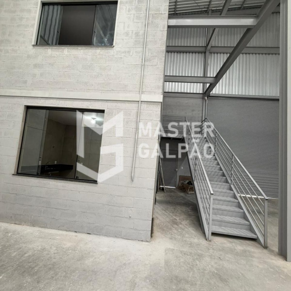 Galpão Logístico – 1.534m² com 2 docas