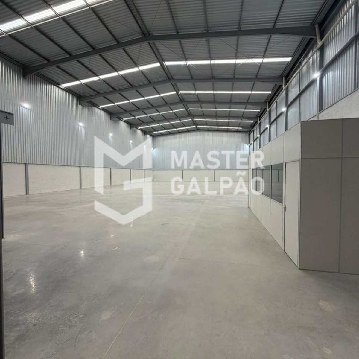 Galpão Logístico – 1.534m² com 2 docas
