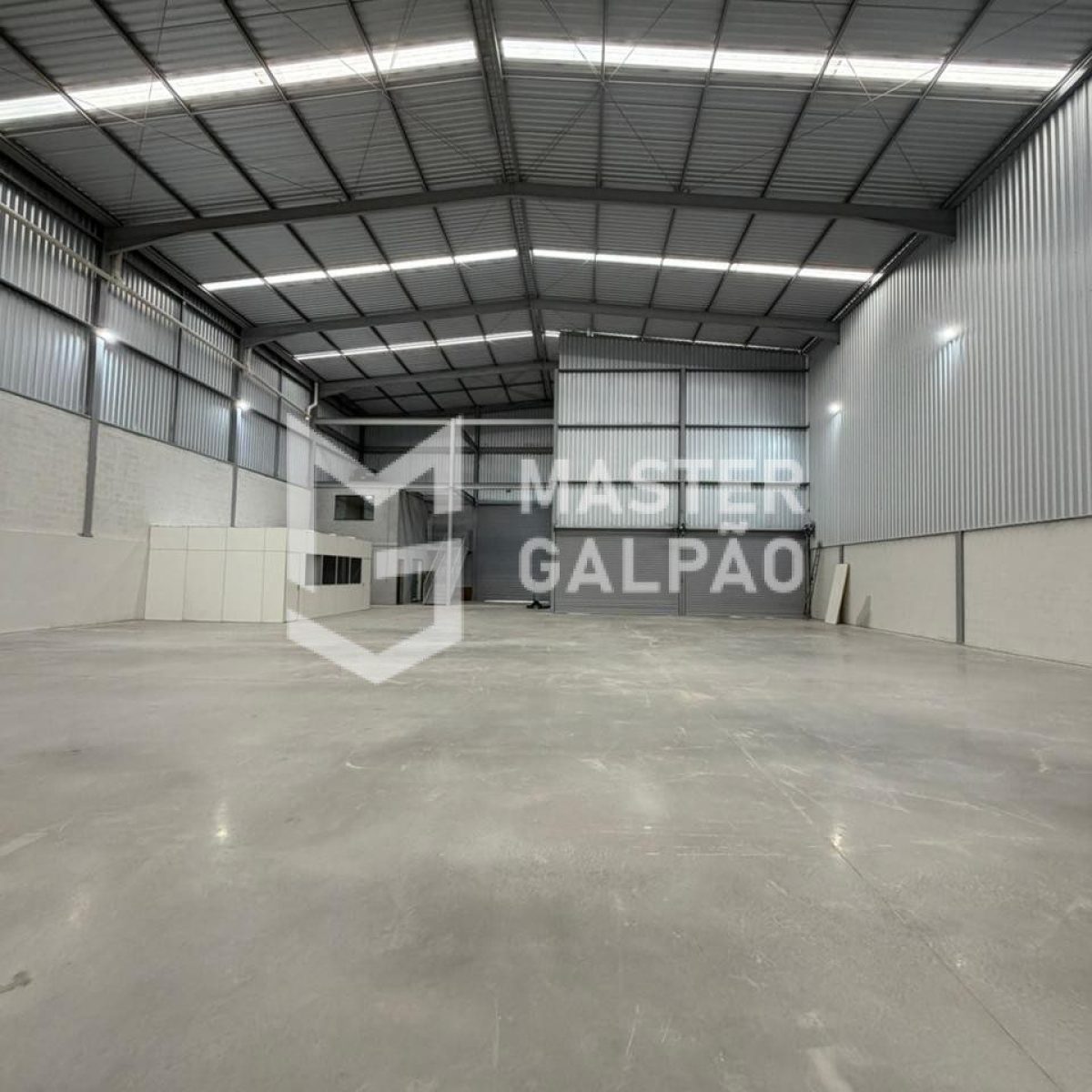 Galpão Logístico – 1.534m² com 2 docas