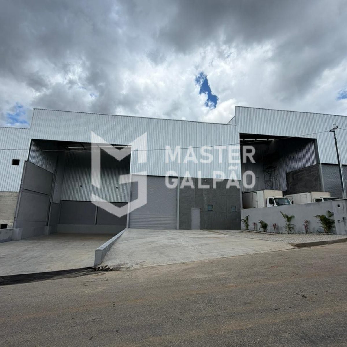 Galpão Logístico – 1.534m² com 2 docas