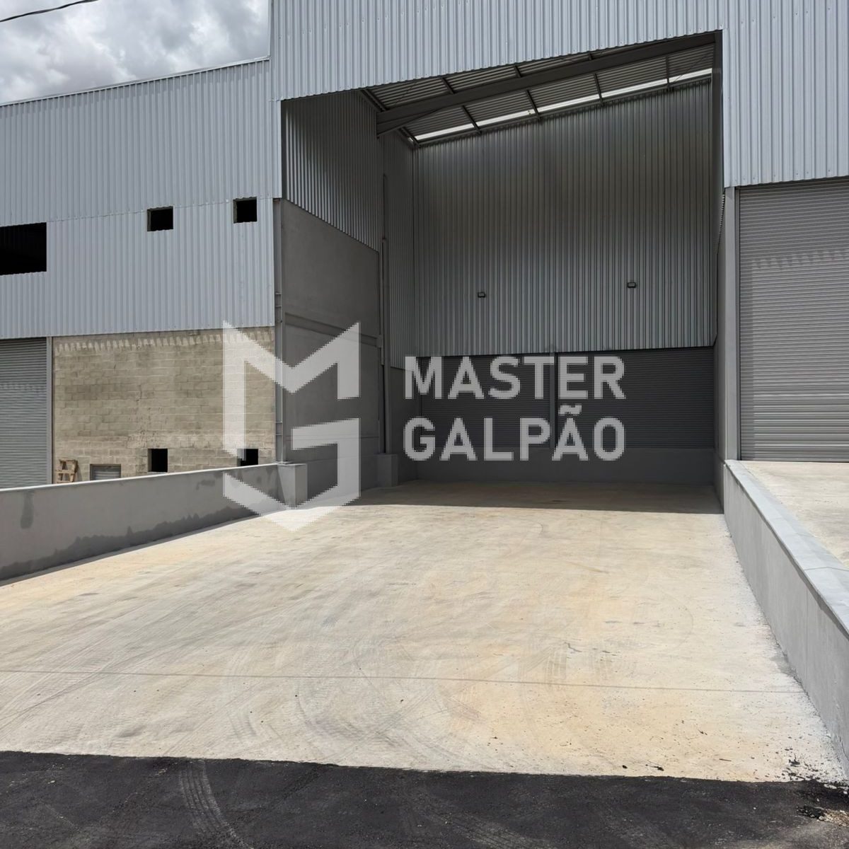 Galpão Logístico – 1.534m² com 2 docas
