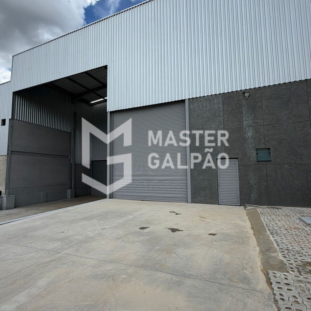 Galpão Logístico – 1.534m² com 2 docas