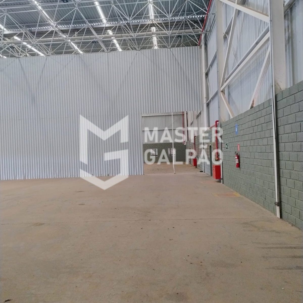 Módulos de 1.500m² com 4 docas | Ribeirão das Neves