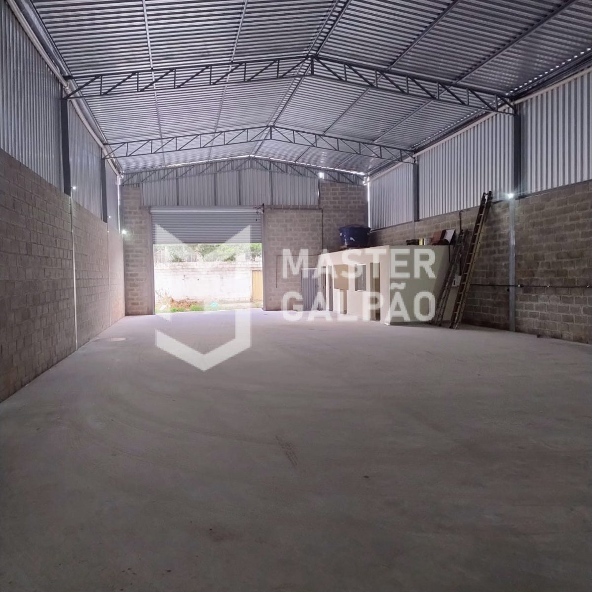 Galpão 360m² com acesso para carretas | São Joaquim de Bicas