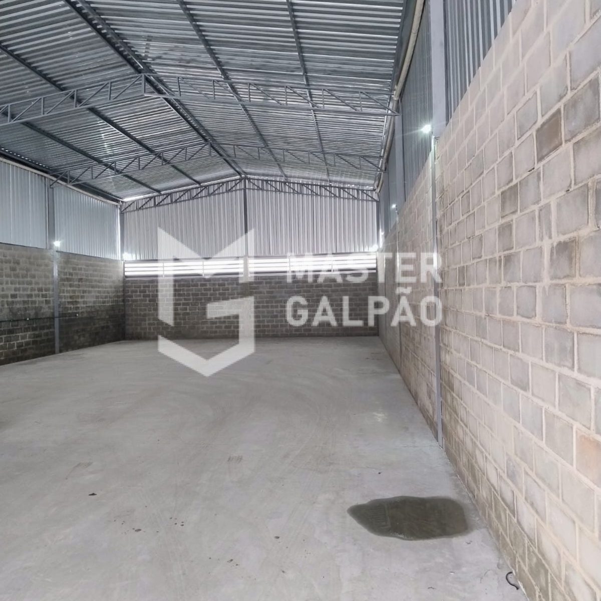 Galpão 360m² com acesso para carretas | São Joaquim de Bicas