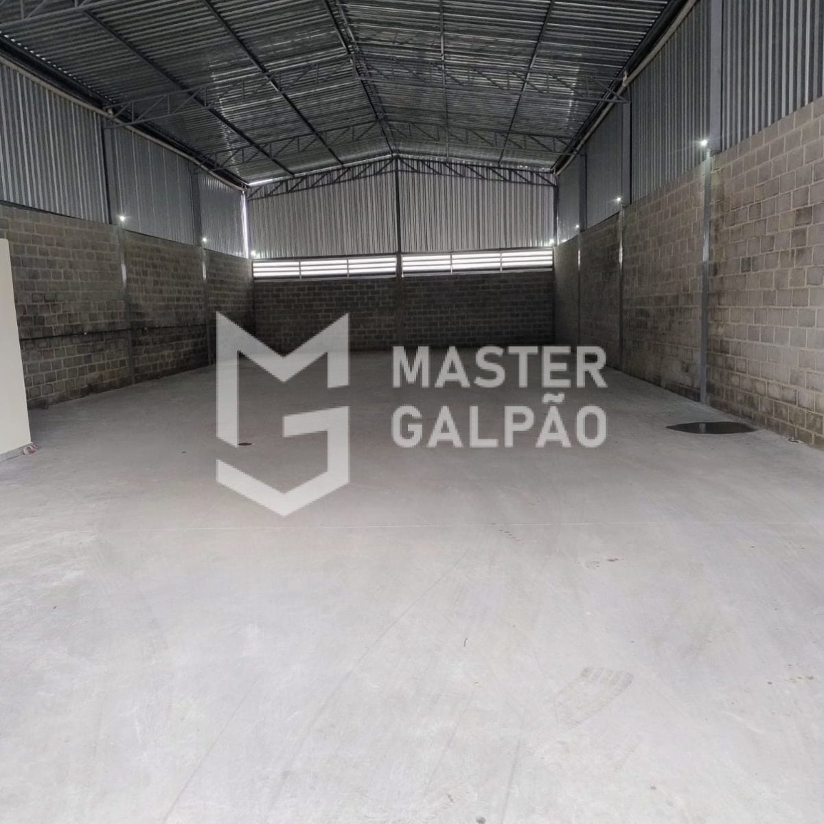 Galpão 360m² com acesso para carretas | São Joaquim de Bicas