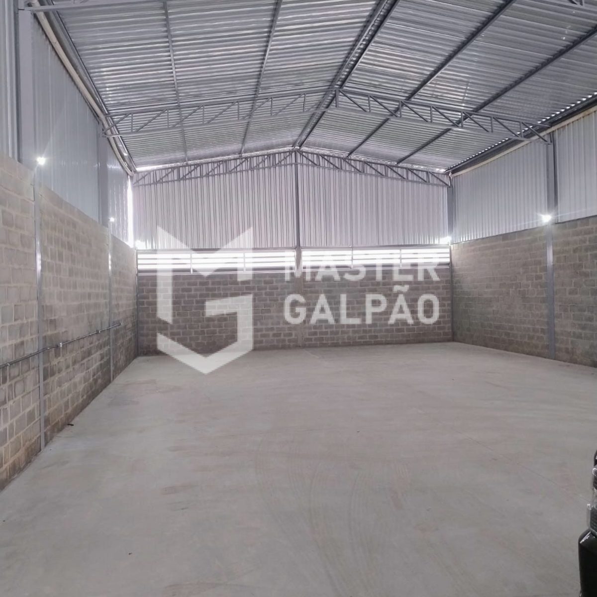 Galpão 360m² com acesso para carretas | São Joaquim de Bicas