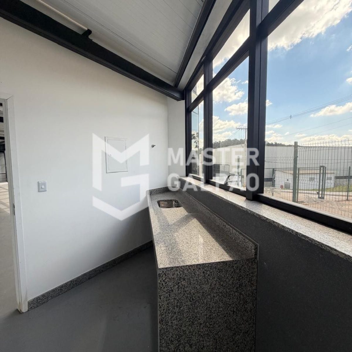 Galpão 3.040m² | Distrito Industrial de Sarzedo-MG