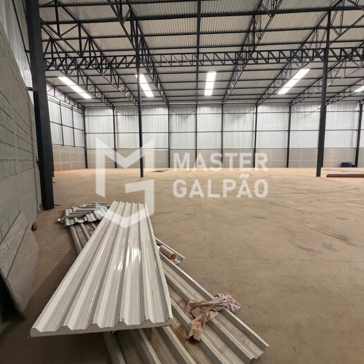 Galpão 3.040m² | Distrito Industrial de Sarzedo-MG