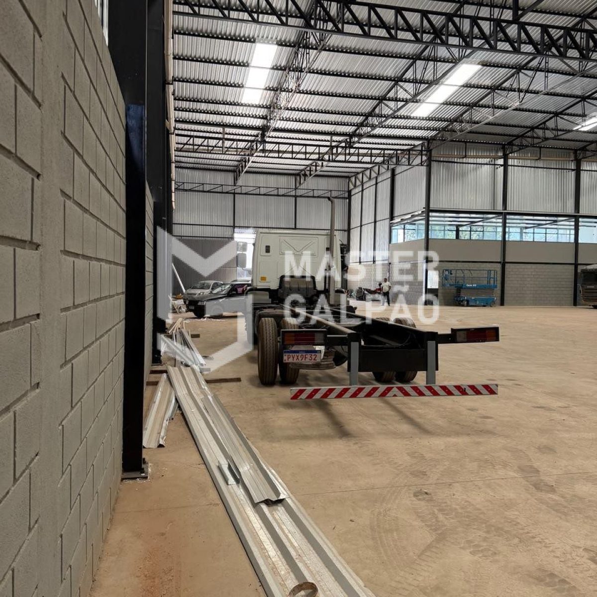 Galpão 3.040m² | Distrito Industrial de Sarzedo-MG