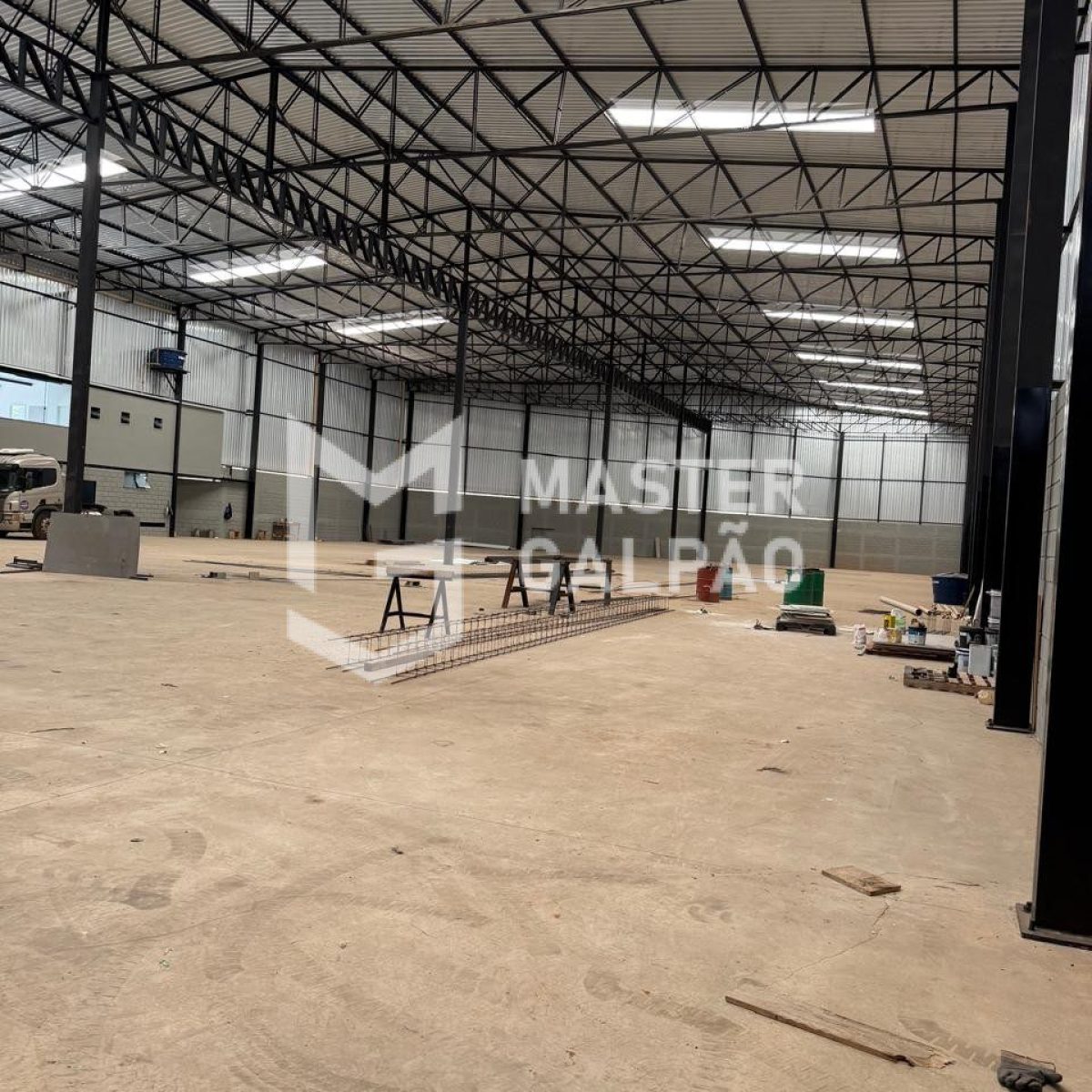 Galpão 3.040m² | Distrito Industrial de Sarzedo-MG