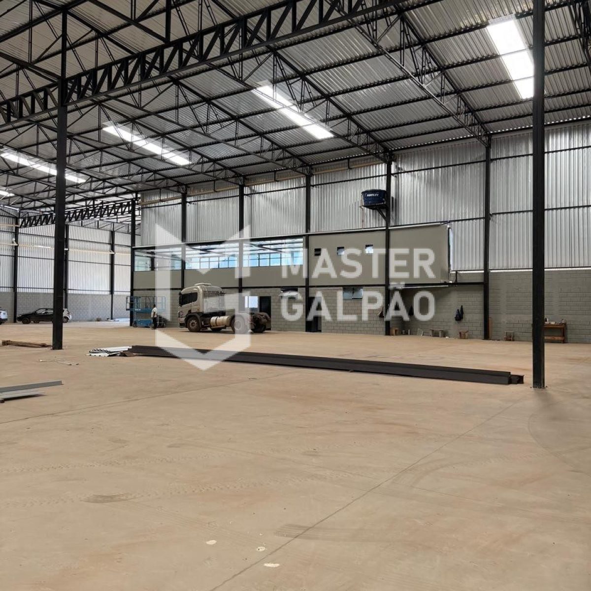 Galpão 3.040m² | Distrito Industrial de Sarzedo-MG