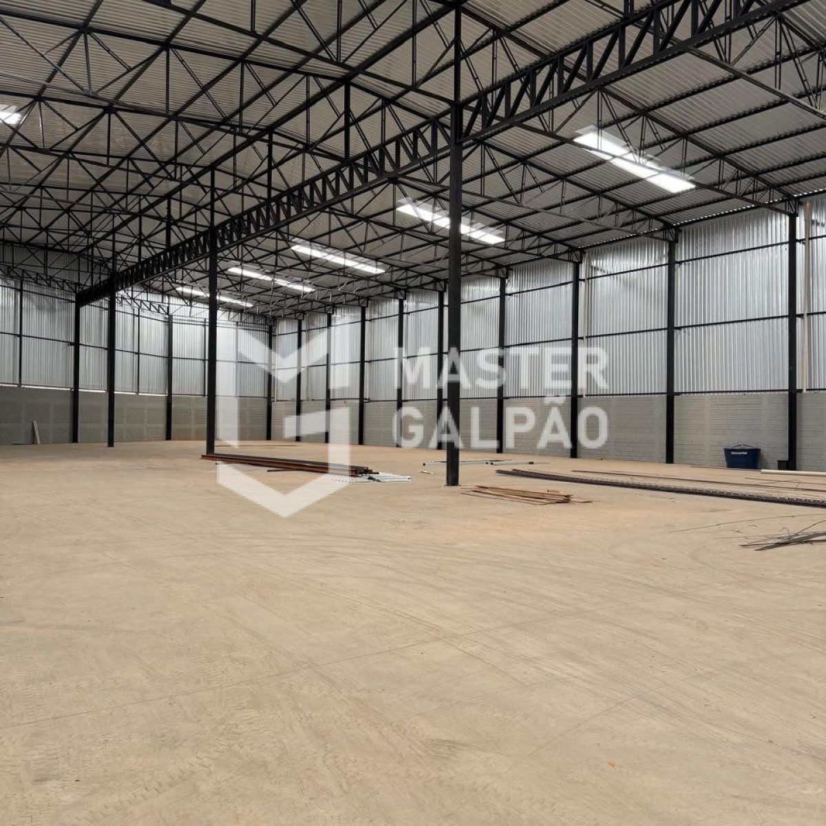Galpão 3.040m² | Distrito Industrial de Sarzedo-MG