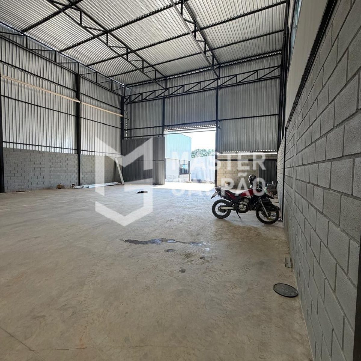 Galpão 3.040m² | Distrito Industrial de Sarzedo-MG