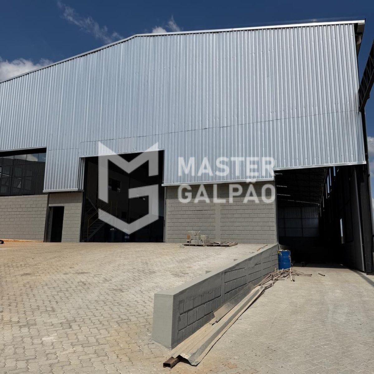 Galpão 2.100m² | Distrito Industrial de Sarzedo/MG
