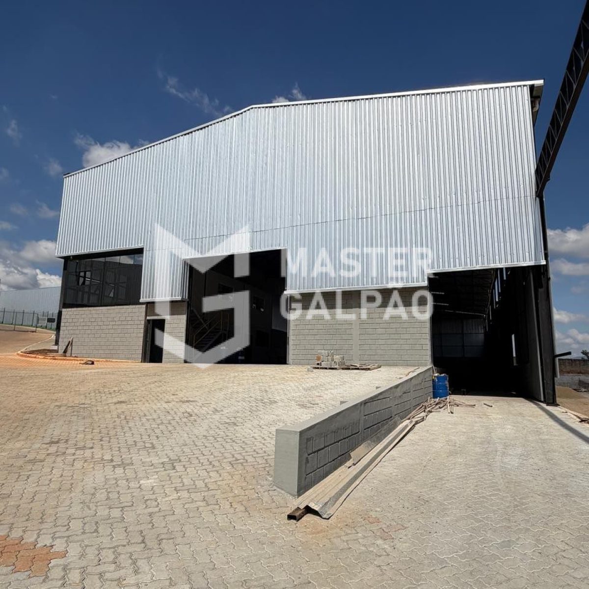 Galpão 2.100m² | Distrito Industrial de Sarzedo/MG