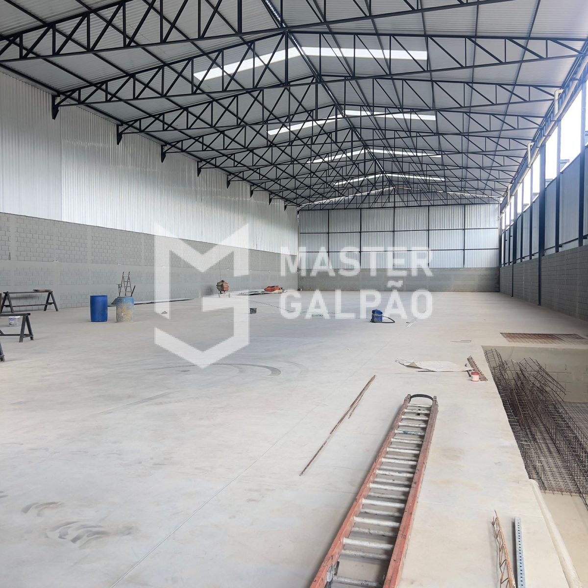 Galpão 2.100m² | Distrito Industrial de Sarzedo/MG