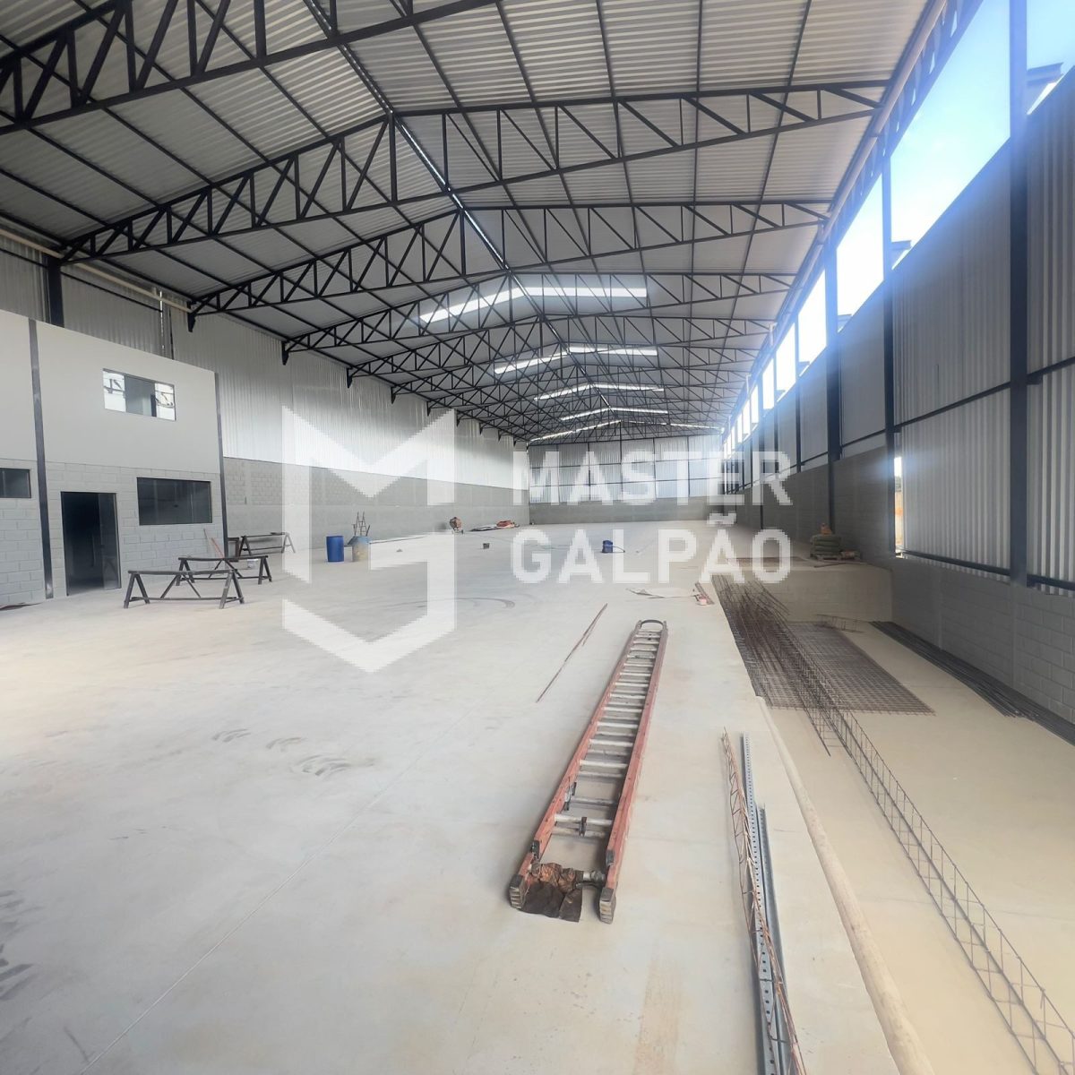Galpão 2.100m² | Distrito Industrial de Sarzedo/MG