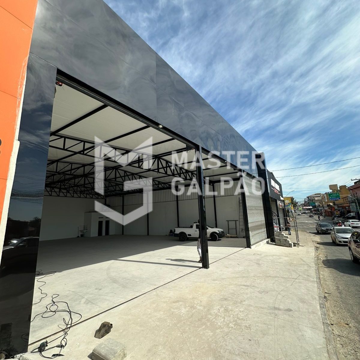 Galpão 400m² com Fachada Moderna – Tirol Barreiro