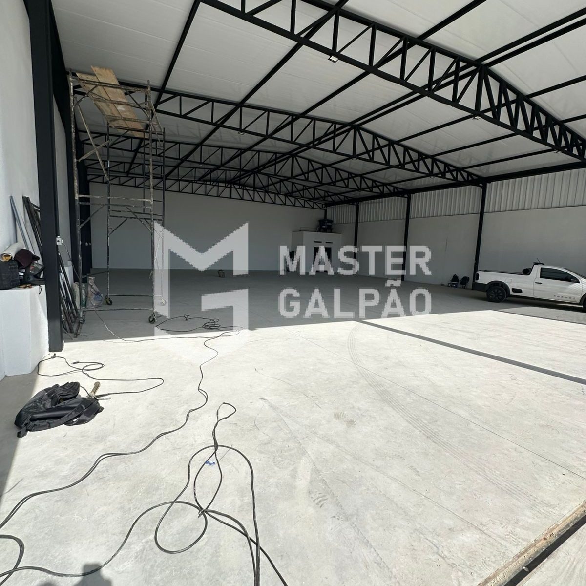 Galpão 400m² com Fachada Moderna – Tirol Barreiro