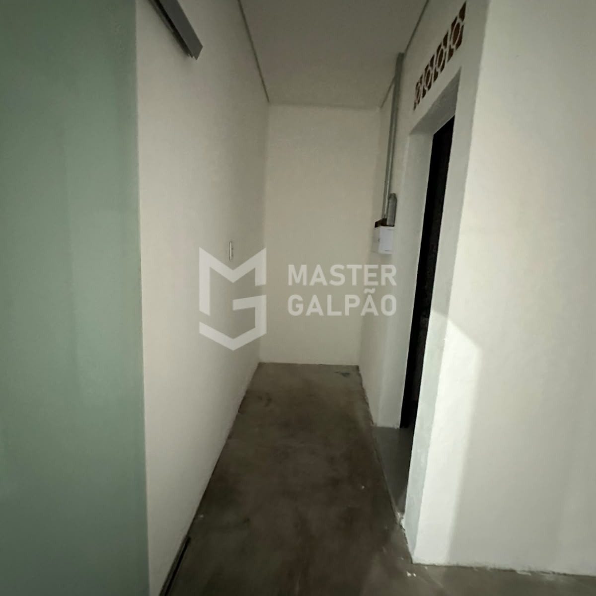 Galpão de 390m² na Avenida Júlio Mesquita