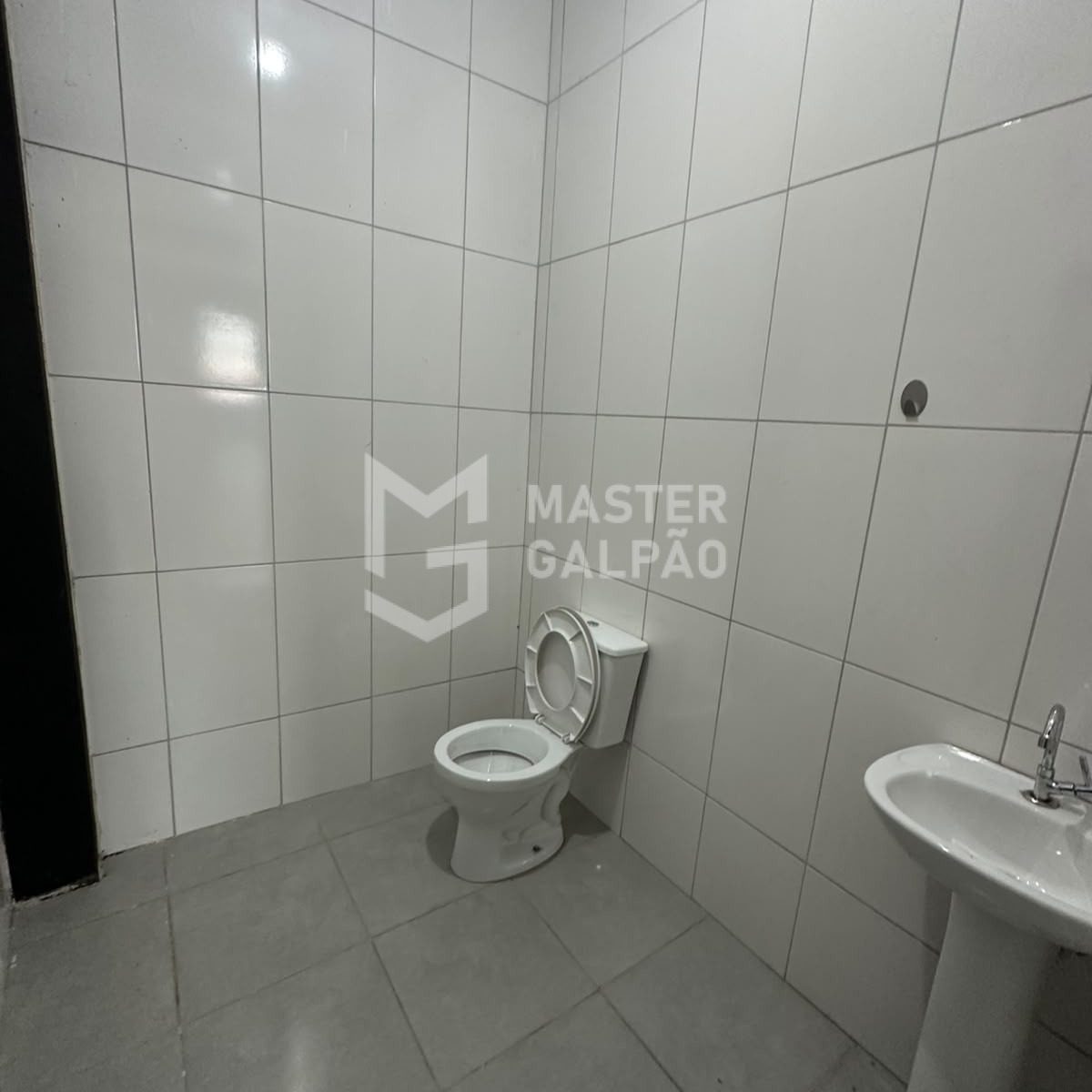 Galpão de 390m² na Avenida Júlio Mesquita