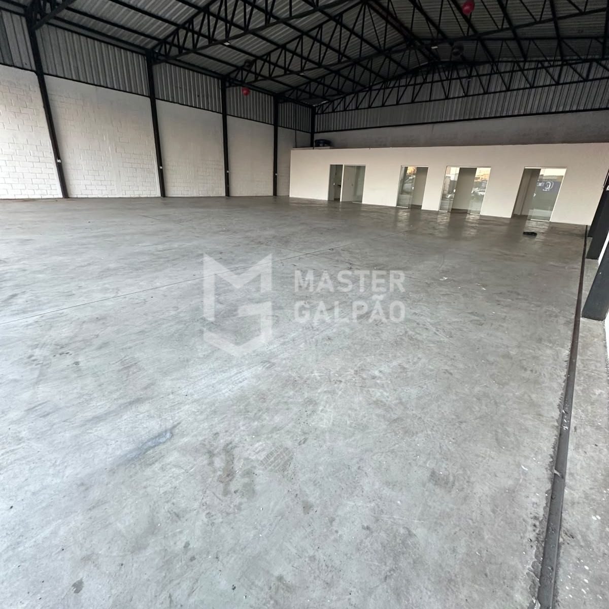 Galpão de 390m² na Avenida Júlio Mesquita