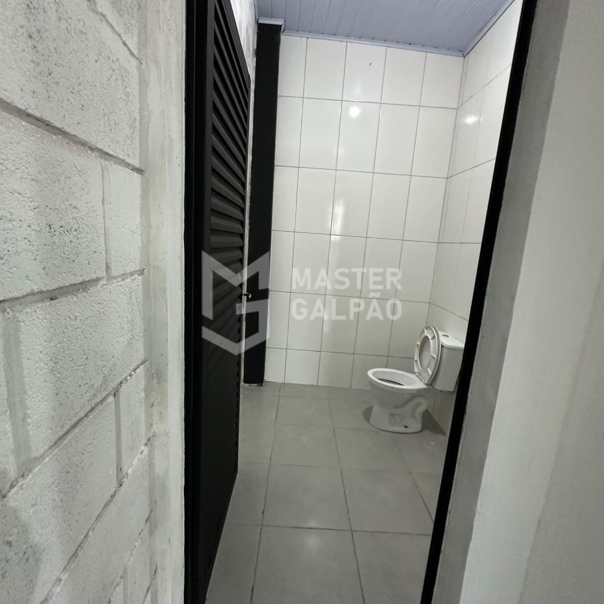 Galpão de 390m² na Avenida Júlio Mesquita