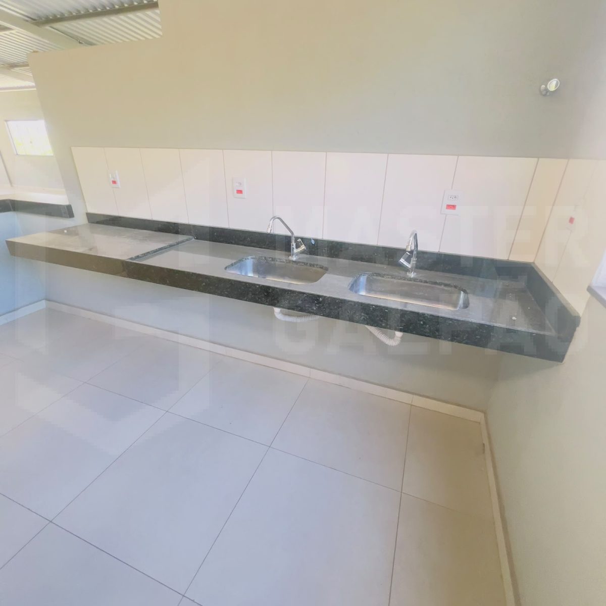 Vão Comercial para Locação em Betim | 200 m²