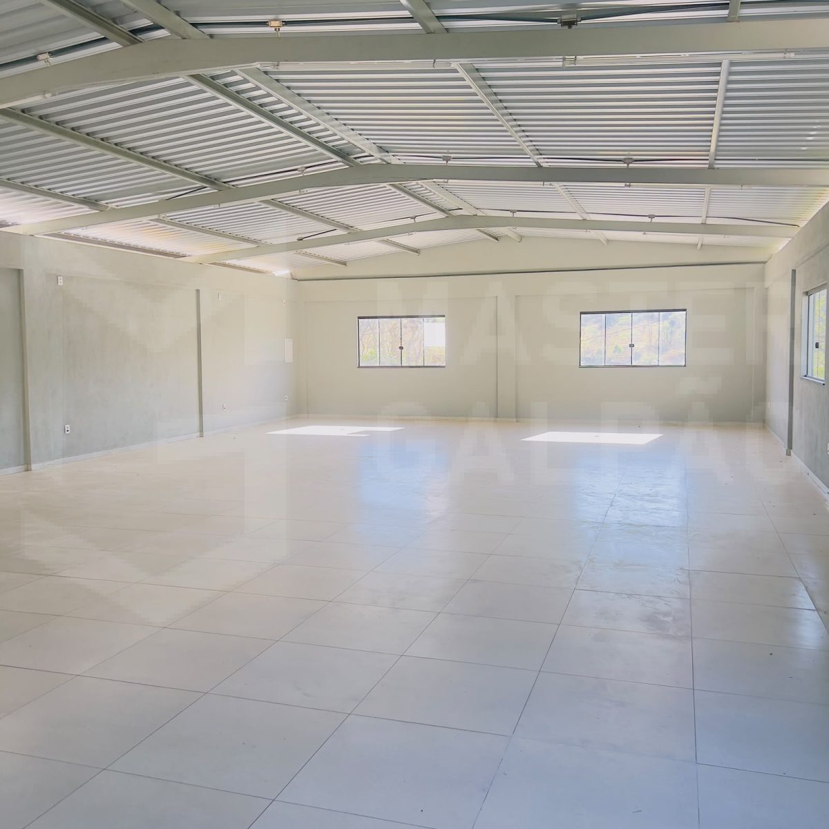 Vão Comercial para Locação em Betim | 200 m²