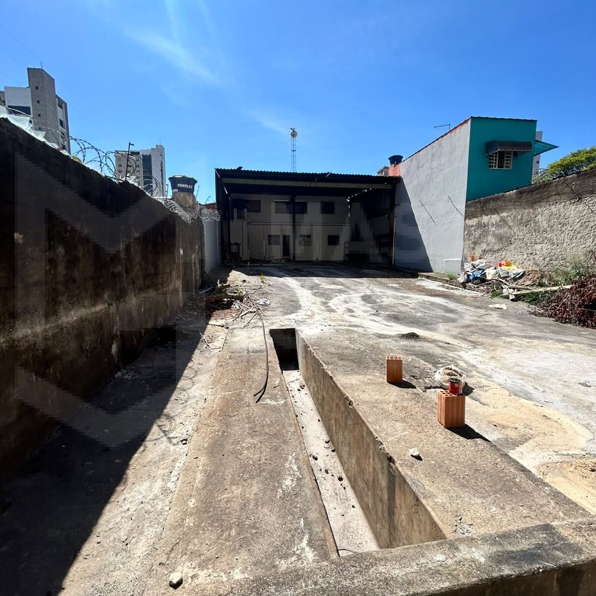 Galpão para Locação em BH | 500 m² com Amplo Pátio