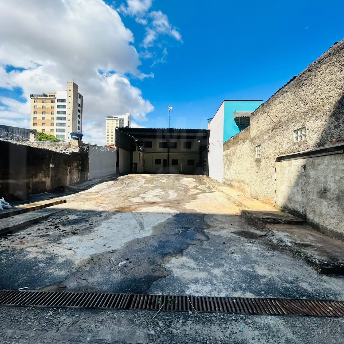 Galpão para Locação em BH | 500 m² com Amplo Pátio