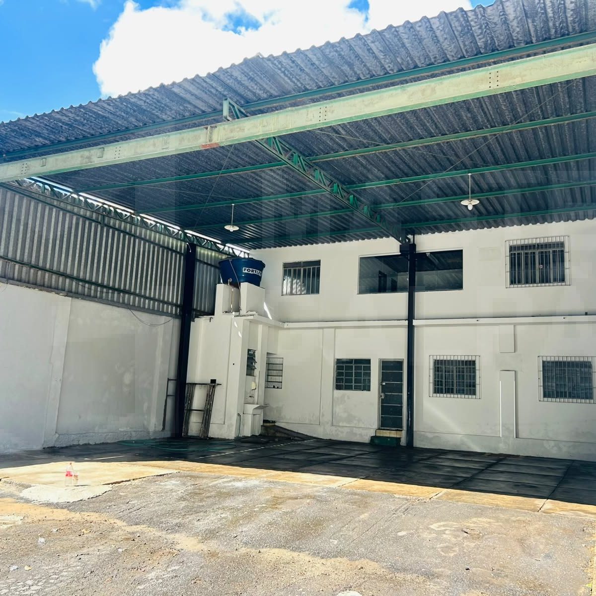 Galpão para Locação em BH | 500 m² com Amplo Pátio