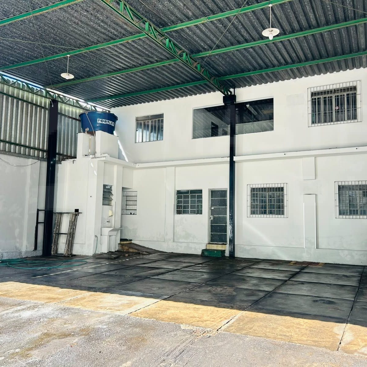 Galpão para Locação em BH | 500 m² com Amplo Pátio