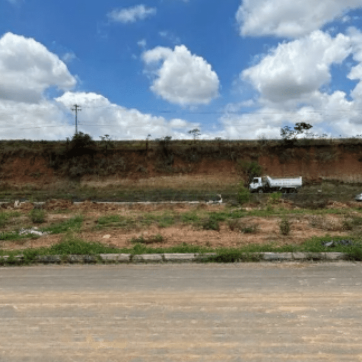 Área de 10.000m² Frente para BR-040